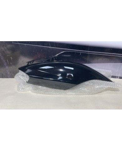 TAPA TRASERA LATERAL DERECHA YAMAHA JOG NEGRA