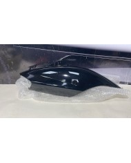 TAPA TRASERA LATERAL DERECHA YAMAHA JOG NEGRA
