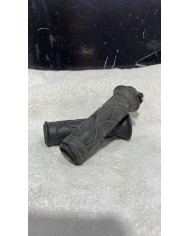 JUEGO DE PUÑOS ORIGINALES  YAMAHA JOG CON CAÑA INCLUÍDA USADOS